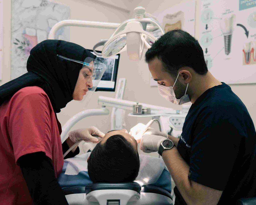 مدة شفاء زراعة الأسنان